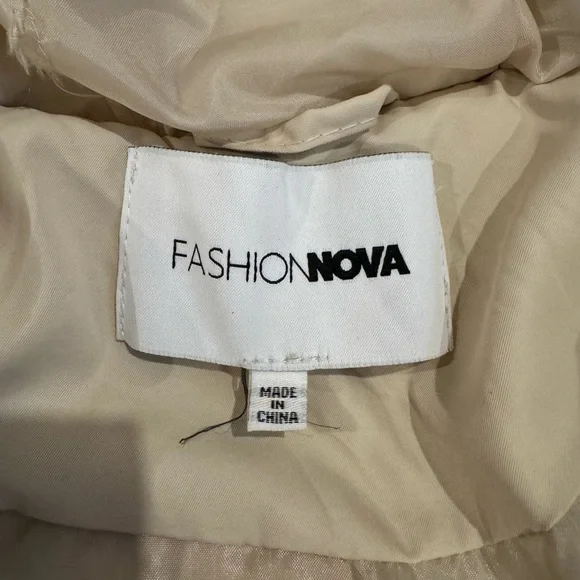 Fashion Nova Puffer Jacket | Women’s XS | Cream | Faux Fur Hood - Picture 4 of 6